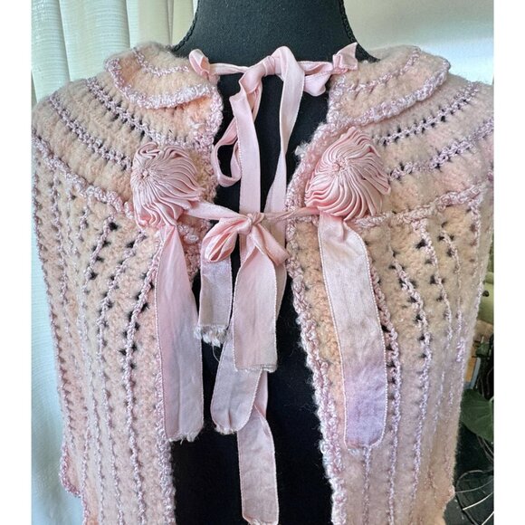 Vintage 50s bed jacket, soft pastel pink crocheted bed robe, knitted capelet - Picture 2 of 10